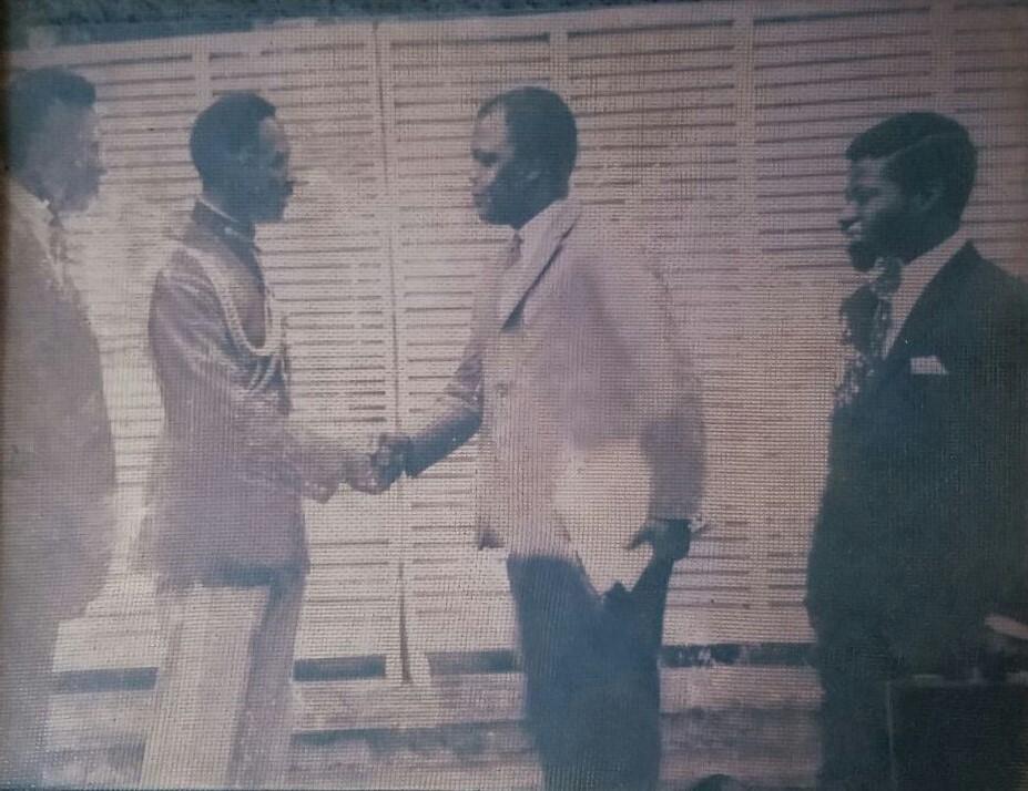 Lt. HRM Oba (Dr) Samuel Adegboyega Osunbade, presenting his proposal to General Yakubu Dan-Yumma Gowon, Head of State at the time